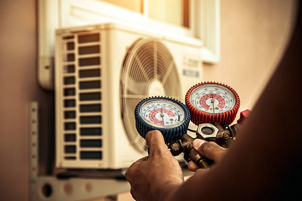 Professional Hvac technician working in Thornton, CO